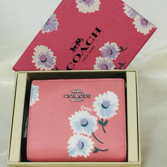 NWT Coach Daisy Snap Wallet in gift box - Picture 3 of 12